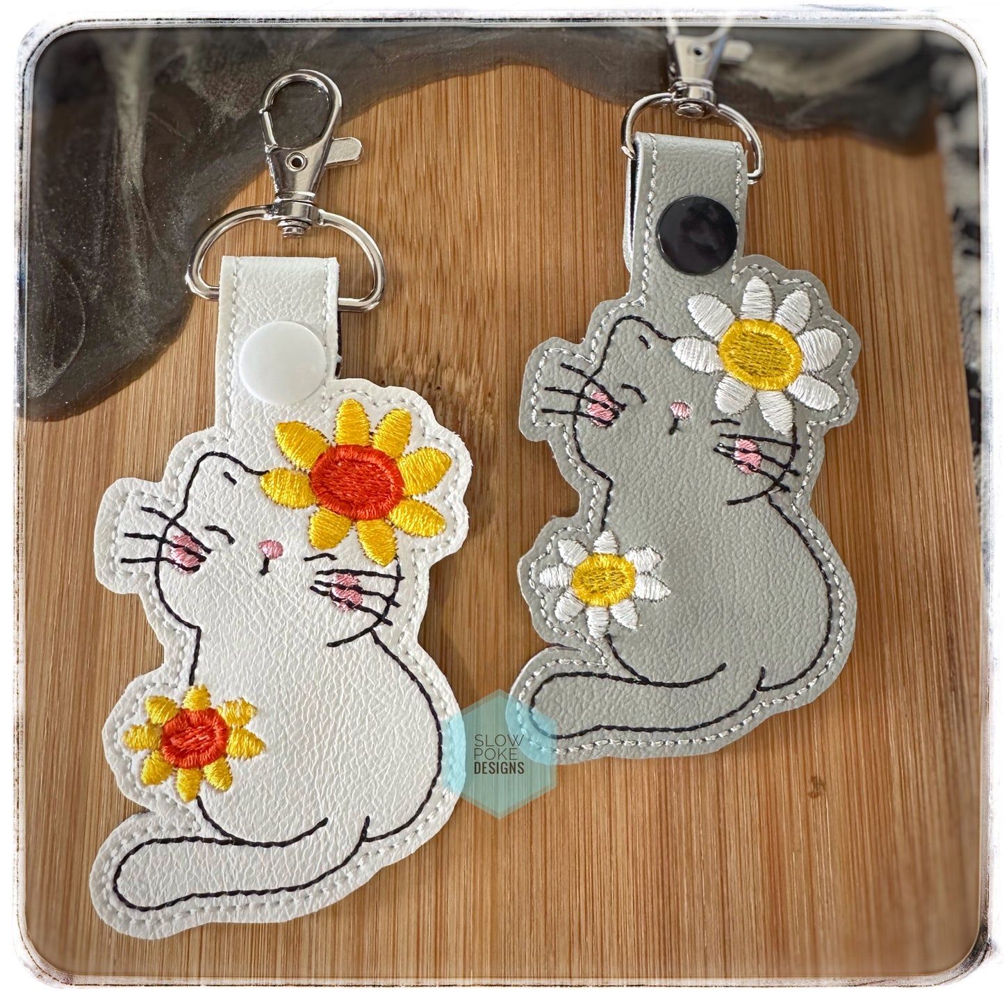 Cat with Daisies | Keychain | Backpack Tag